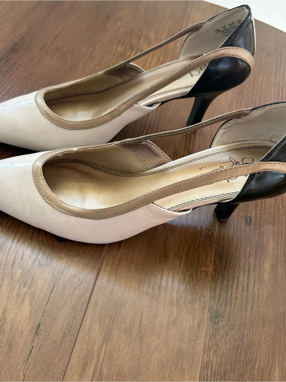 Life Stride Women's Cream Pointed-Toe Slingback Pumps size 11. INV25/570